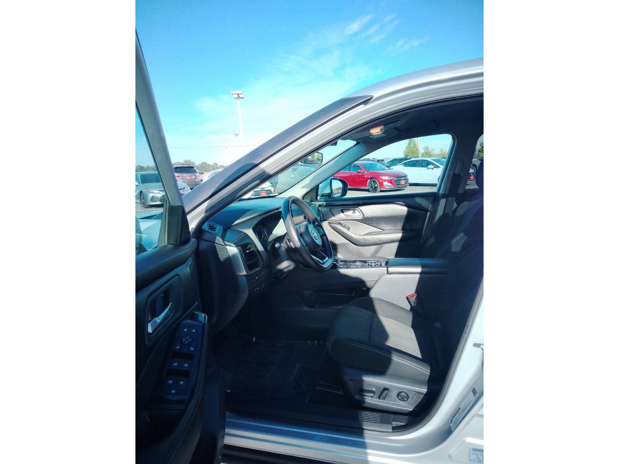Used 2024 Nissan Rogue SV AWD/4WD image 9