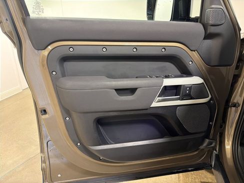 Used 2023 Land Rover Defender 110 S image 9