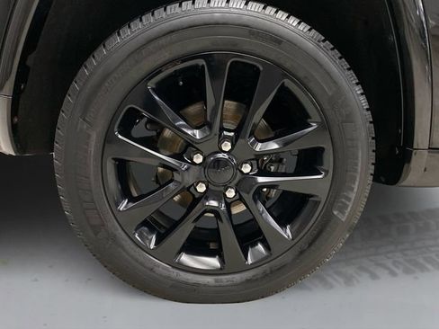 Used 2017 Jeep Grand Cherokee Altitude image 17