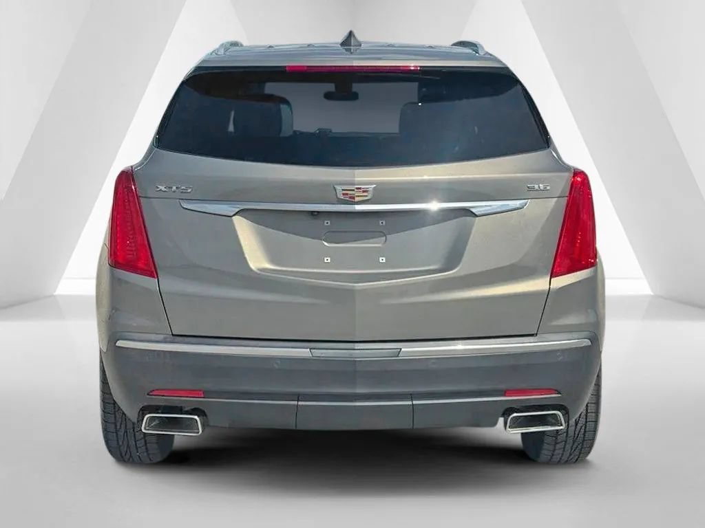 Used 2018 Cadillac XT5 Luxury w/ Driver Awareness Package FWD image 6