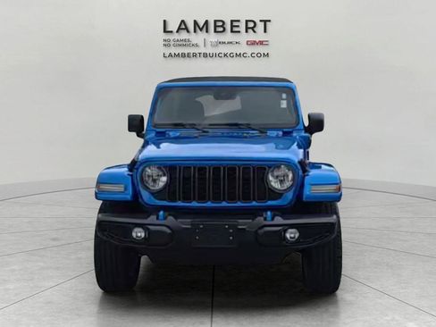 Used 2024 Jeep Wrangler Unlimited w/ Convenience Group AWD/4WD image 8