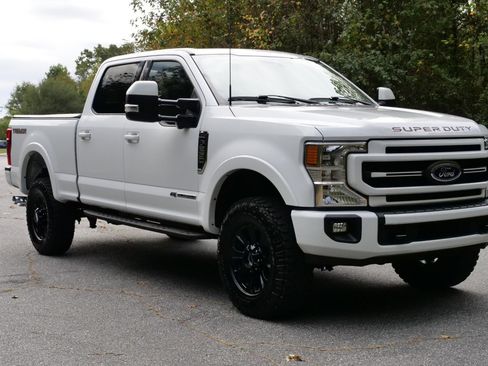 Used 2022 Ford F250 Lariat w/ Tremor Off-Road Package image 4