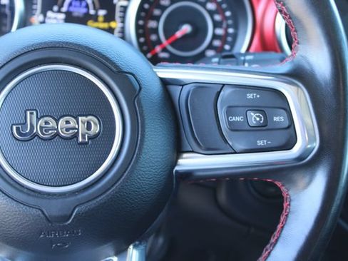 Used 2022 Jeep Wrangler Unlimited Rubicon w/ LED Lighting Group AWD/4WD image 19