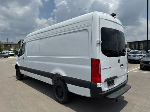 Used 2025 Mercedes-Benz Sprinter 2500 image 8