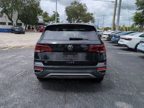 Used 2022 Volkswagen Taos SE w/ Panoramic Sunroof Package FWD image 6