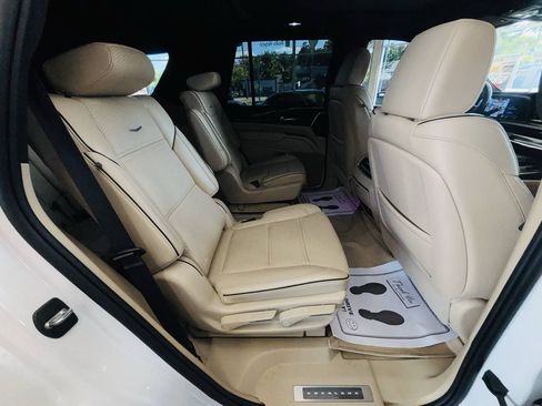 Used 2022 Cadillac Escalade Premium Luxury w/ Performance Package AWD/4WD image 39