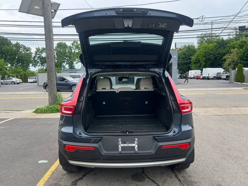 Used 2022 Volvo XC40 T5 Momentum w/ Premium Package AWD/4WD image 9