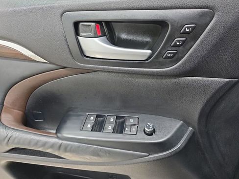 Used 2015 Toyota Highlander Limited image 28