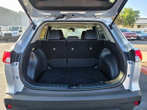 Used 2023 Toyota Corolla Cross XLE image 12