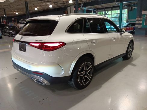 Used 2025 Mercedes-Benz GLC 350e 4MATIC image 12