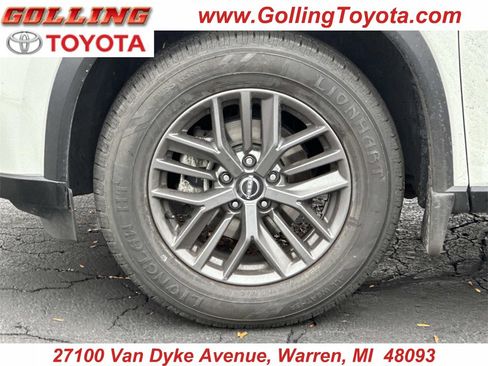 Used 2023 Nissan Rogue S image 9