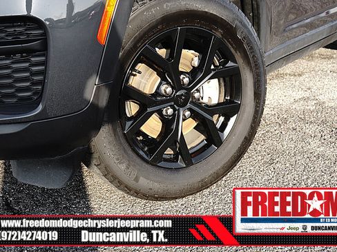 Used 2024 Jeep Grand Cherokee Altitude image 9