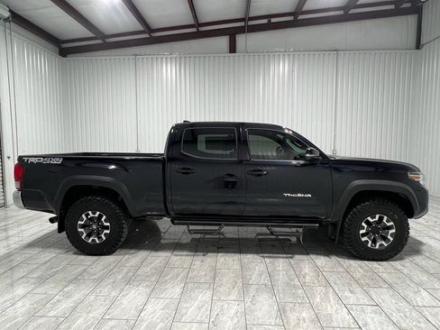 Used 2018 Toyota Tacoma TRD Off-Road image 6