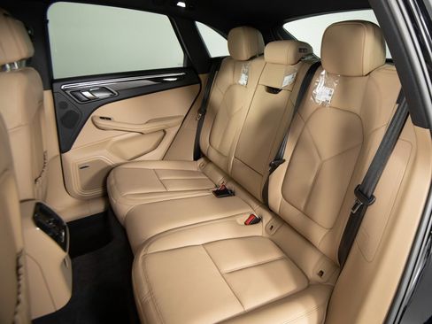 New 2026 Porsche Macan image 35