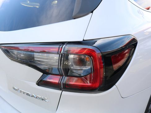 Used 2020 Subaru Outback Limited image 9