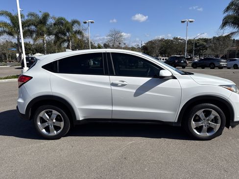 Certified 2017 Honda HR-V LX image 6