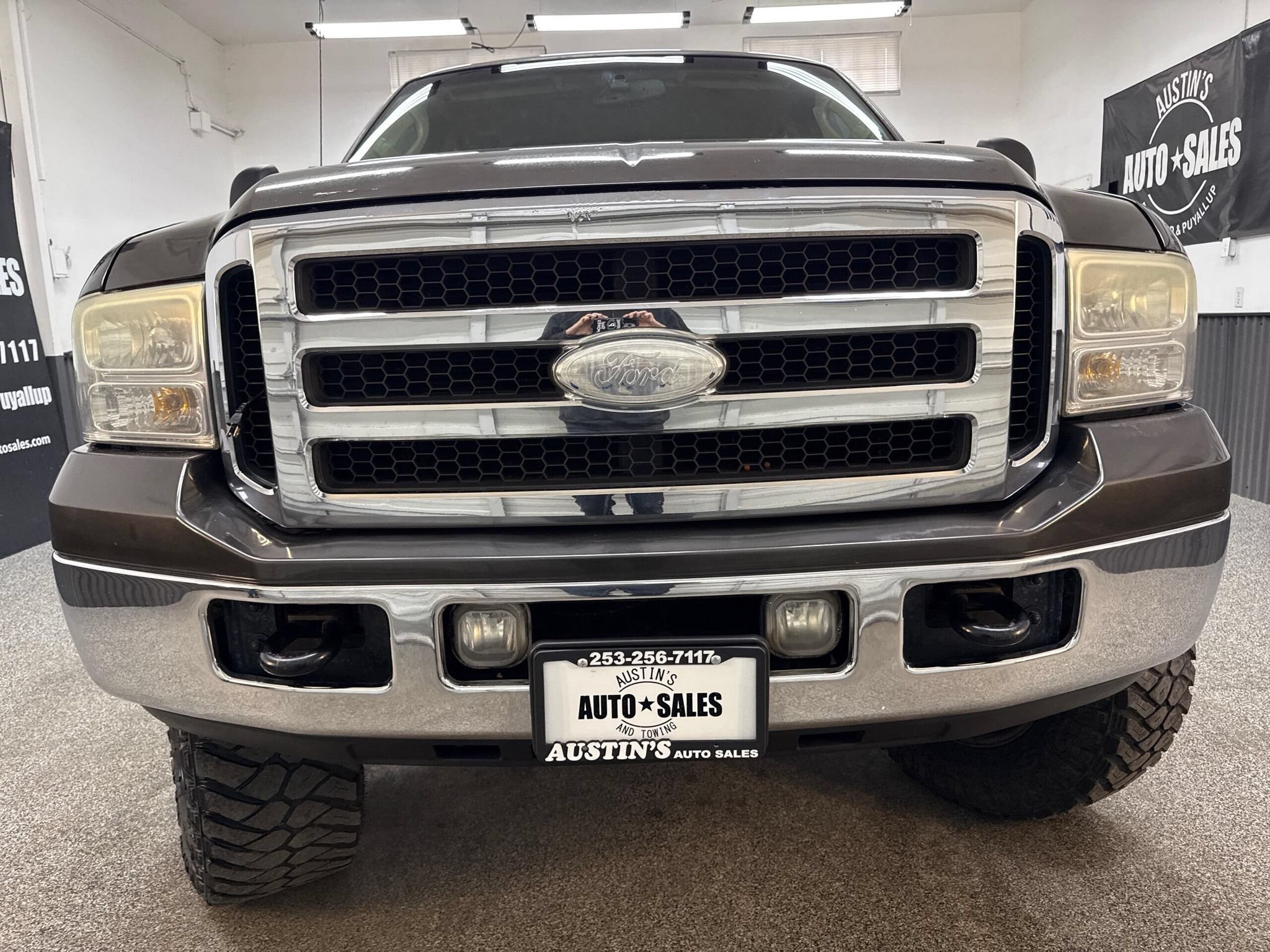 Used 2005 Ford F250 Lariat AWD/4WD image 2