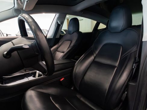 Used 2019 Tesla Model 3 Long Range RWD image 3