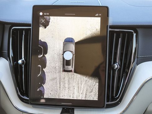 New 2026 Volvo XC60 T8 Ultra w/ Protection Package Premier image 16