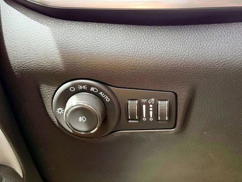 Certified 2025 Jeep Compass Limited AWD/4WD image 22