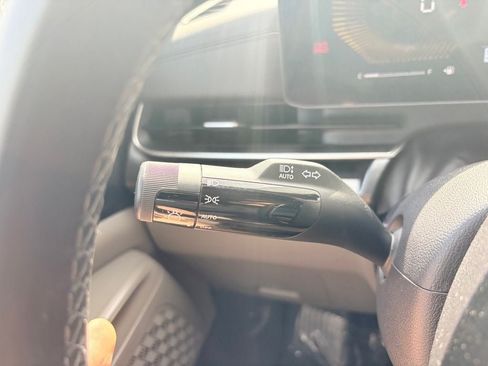 Used 2025 Kia Carnival FWD image 20