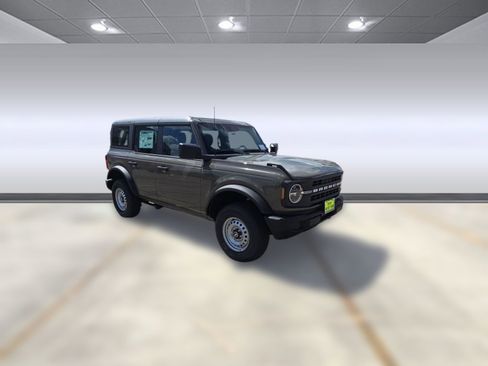 New 2025 Ford Bronco 4-Door image 5
