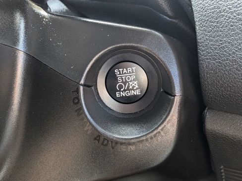 Used 2021 Jeep Renegade Sport FWD image 29