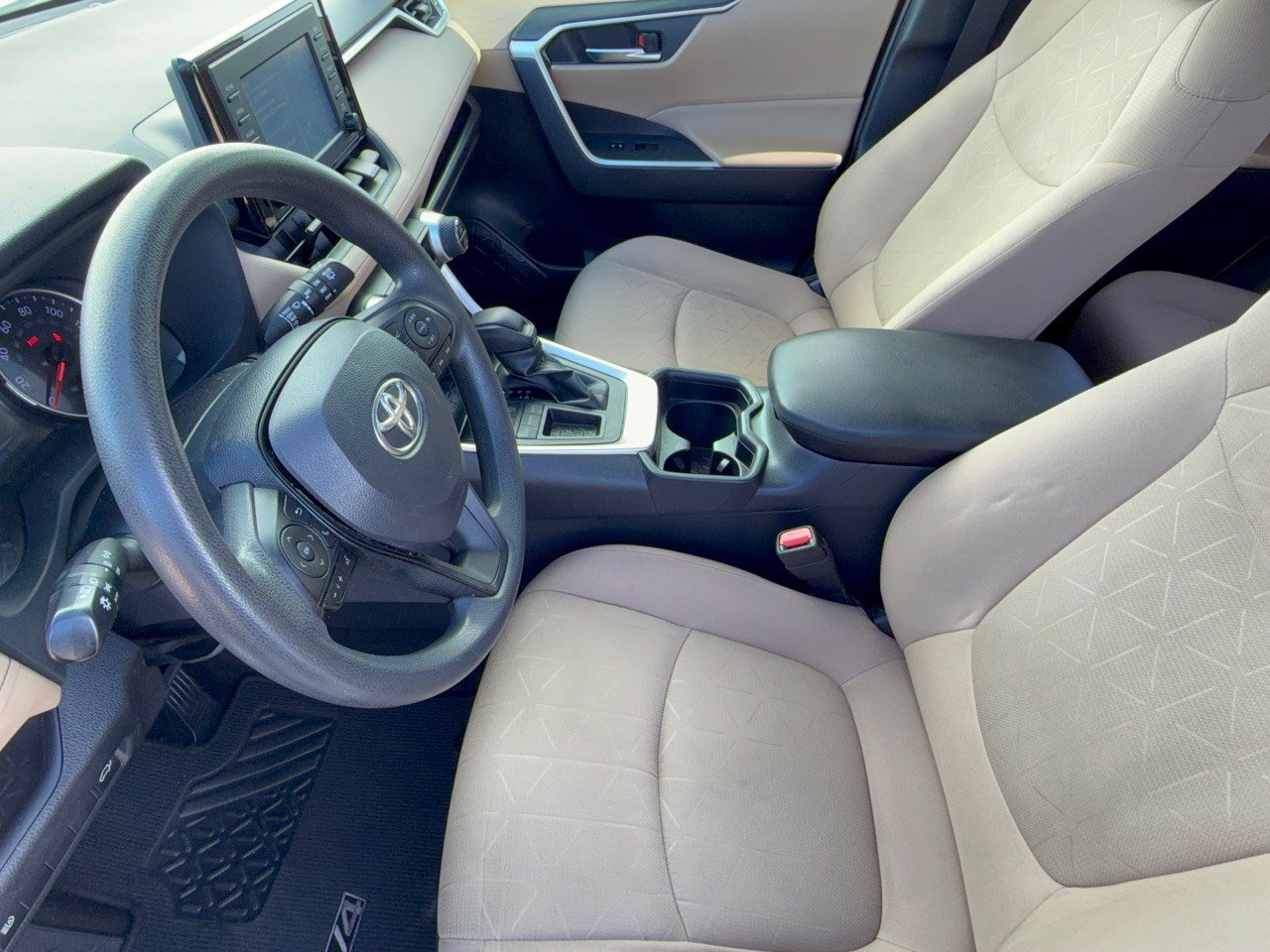 Used 2019 Toyota RAV4 XLE w/ Convenience Package FWD image 5