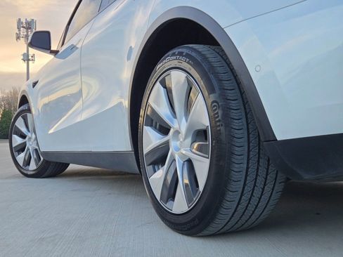 Used 2021 Tesla Model Y Long Range image 30