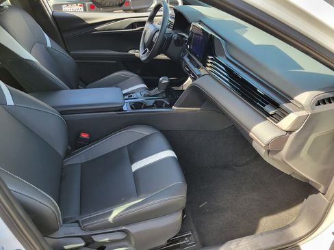 Used 2025 Toyota Camry SE image 15