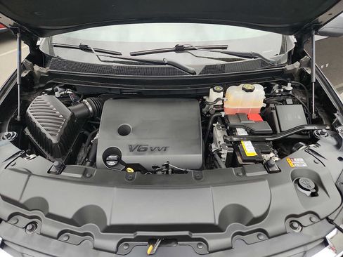 Used 2023 Chevrolet Traverse LS FWD image 28
