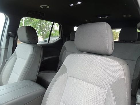 Used 2023 Chevrolet Traverse LT FWD image 12
