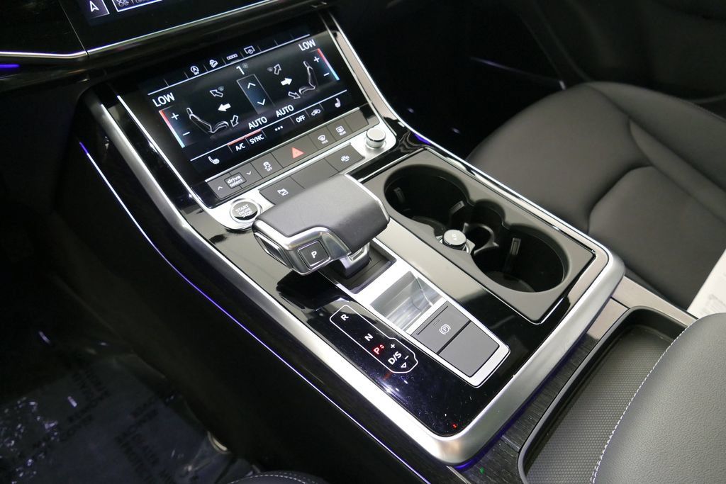 Used 2025 Audi Q7 2.0T Premium w/ Convenience Plus Package AWD/4WD image 23