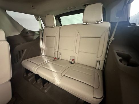 Used 2021 GMC Yukon Denali w/ Denali Premium Package image 16