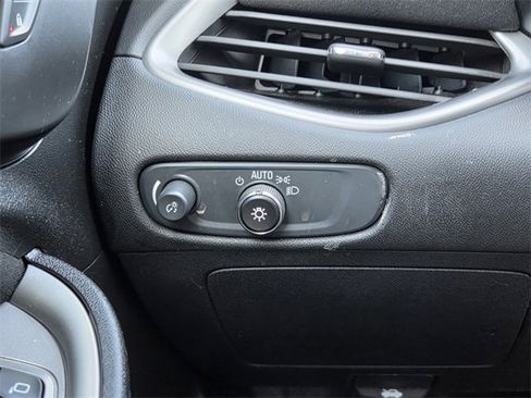 Used 2025 Chevrolet Malibu LT image 38