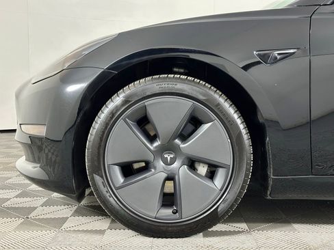 Used 2023 Tesla Model 3 Standard Range image 8