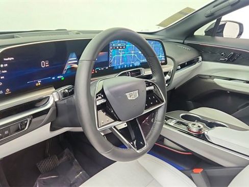 Used 2025 Cadillac Lyriq Sport image 19