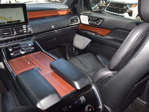 Used 2021 Lincoln Navigator Reserve w/ Luxury Package AWD/4WD image 18