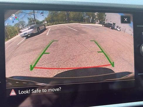 Used 2024 Volkswagen Taos SE image 18