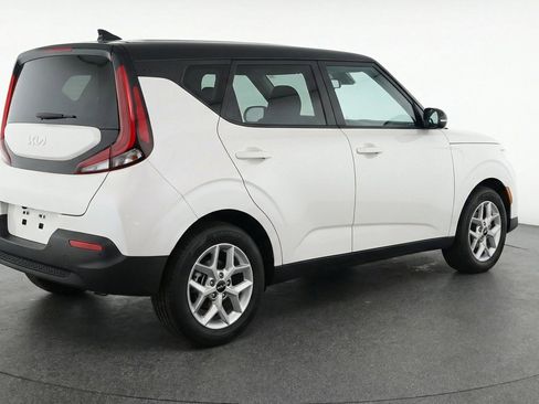 Used 2025 Kia Soul LX w/ LX Technology Package FWD image 9