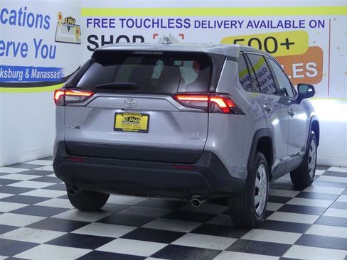Used 2022 Toyota RAV4 LE image 5