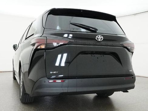 New 2026 Toyota Sienna XLE FWD image 2