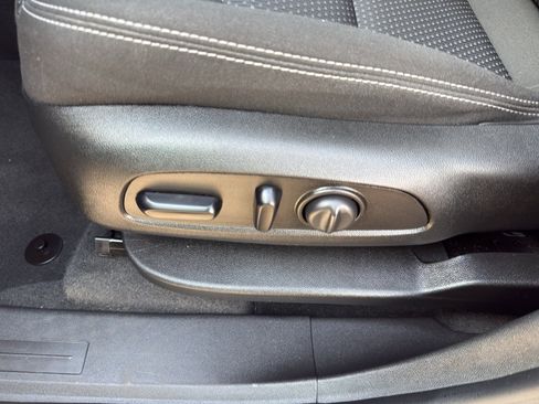 Used 2023 GMC Terrain SLE w/ Driver Convenience Package image 15