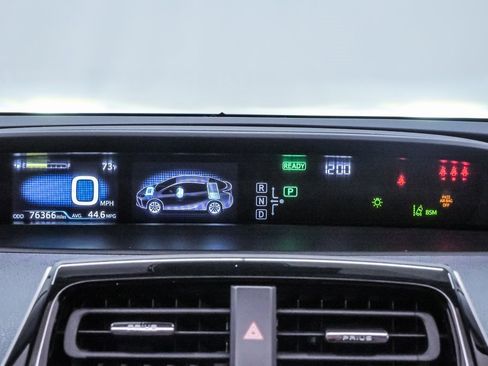 Used 2020 Toyota Prius XLE image 16