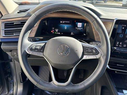 Used 2024 Volkswagen Atlas SE image 18