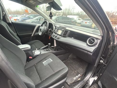 Used 2018 Toyota RAV4 LE image 15