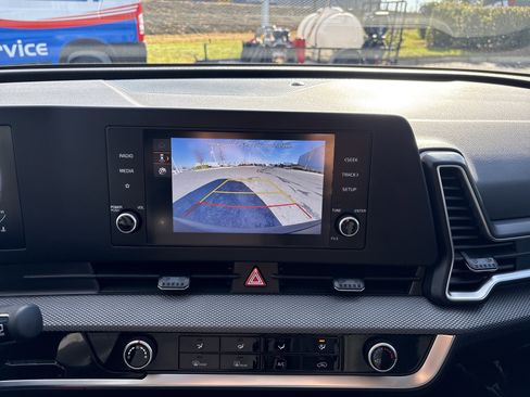 Used 2025 Kia Sportage LX image 29