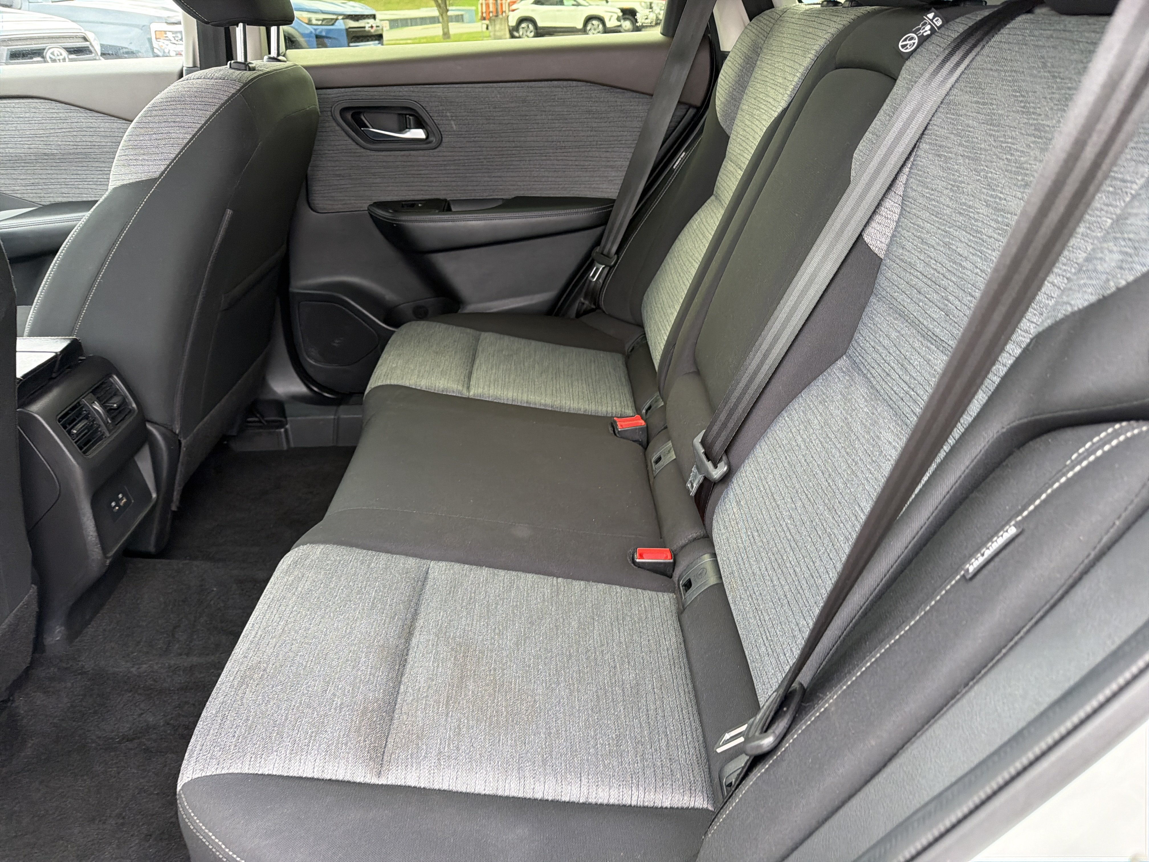 Used 2023 Nissan Rogue SV AWD/4WD image 13