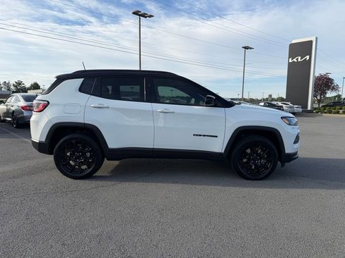 Used 2024 Jeep Compass Latitude w/ Altitude Special Edition AWD/4WD image 9