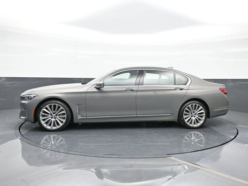 Used 2022 BMW 750i xDrive w/ Executive Package image 5